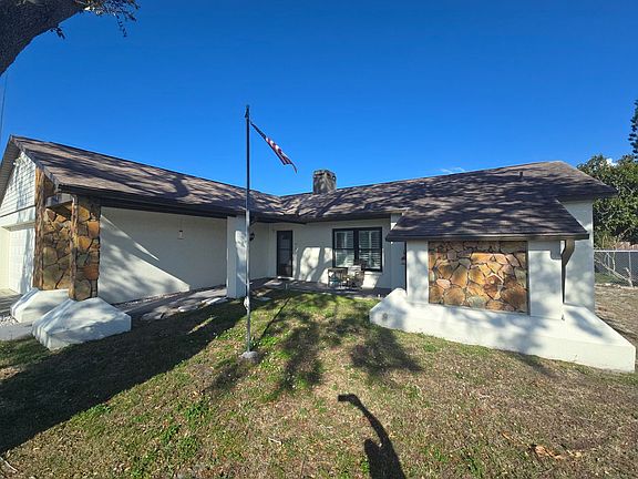 3rd image of 1120 Persimmon Dr