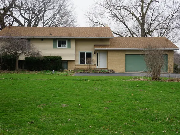 455 River Bluff Dr, Dixon, IL 61021