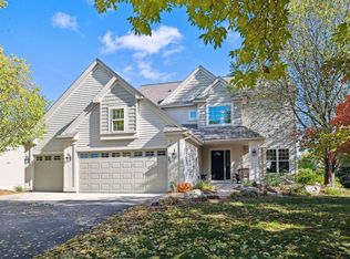761 Oak Dr, Victoria, MN 55386