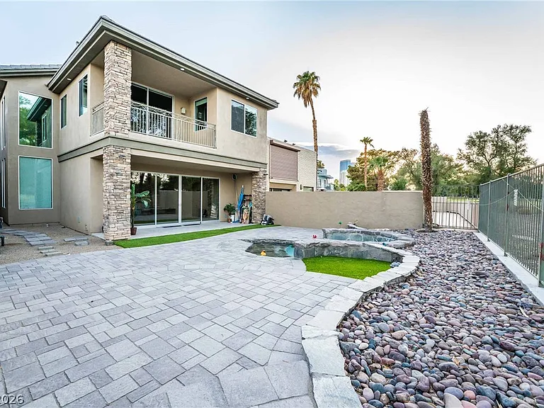 980 Vegas Valley Dr — Photo 37