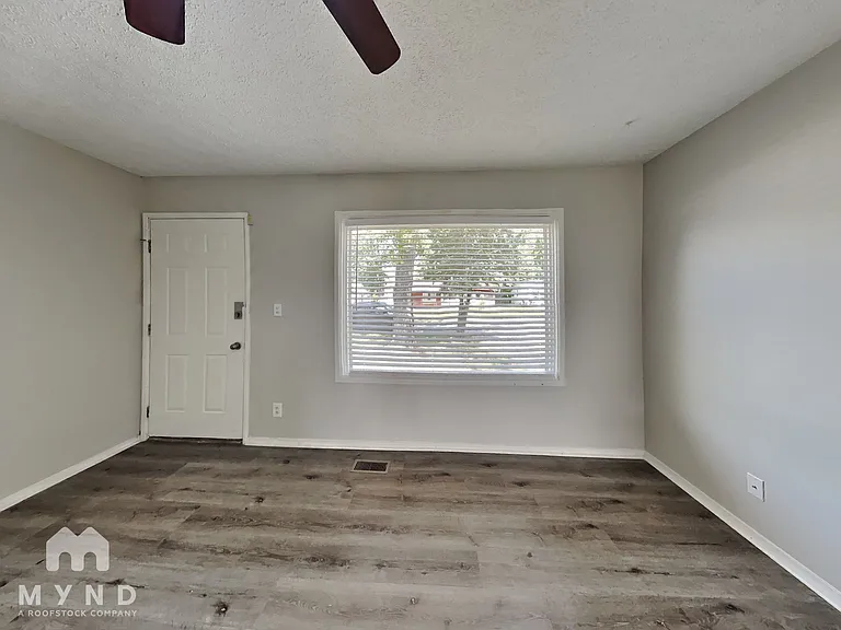 6649 Meadowlark Dr — Photo 5