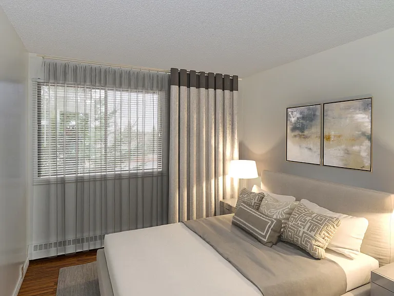 230 Huntington Close NE — Photo 4