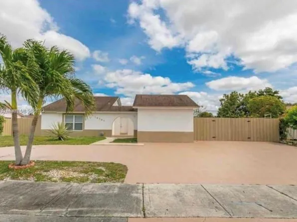 19561 NW 60th Ct, Hialeah, FL 33015
