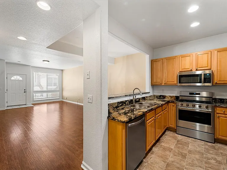 4452 S Auckland Ct — Photo 7