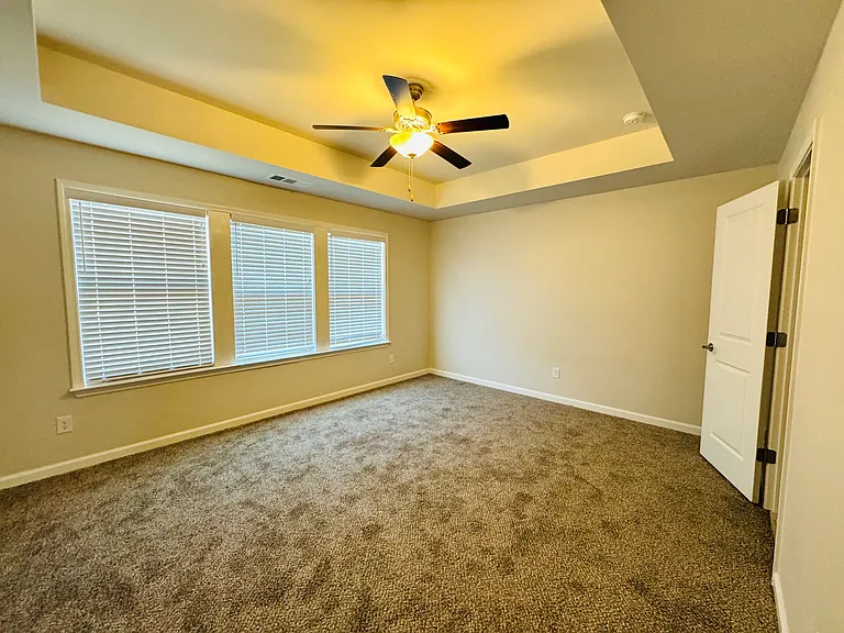 3716 Davis Cir — Photo 9