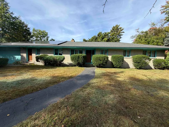 988 Mammoth Road, Manchester, NH 03104