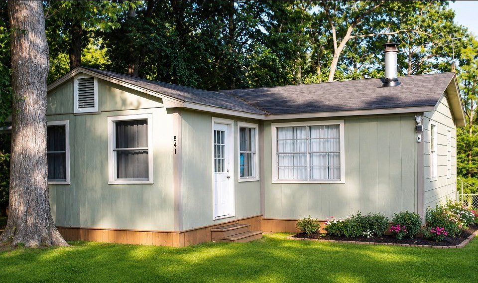 1st image of 841 Dogwood Trl
