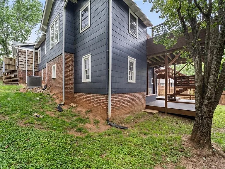 2083 Elizabeth Ave — Photo 35