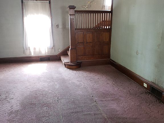 4th image of 525 W Walnut St