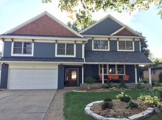 714 S See Gwun Ave, Mount Prospect, IL 60056