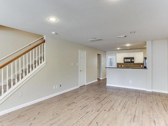 5th image of 730 Redwing Place Dr