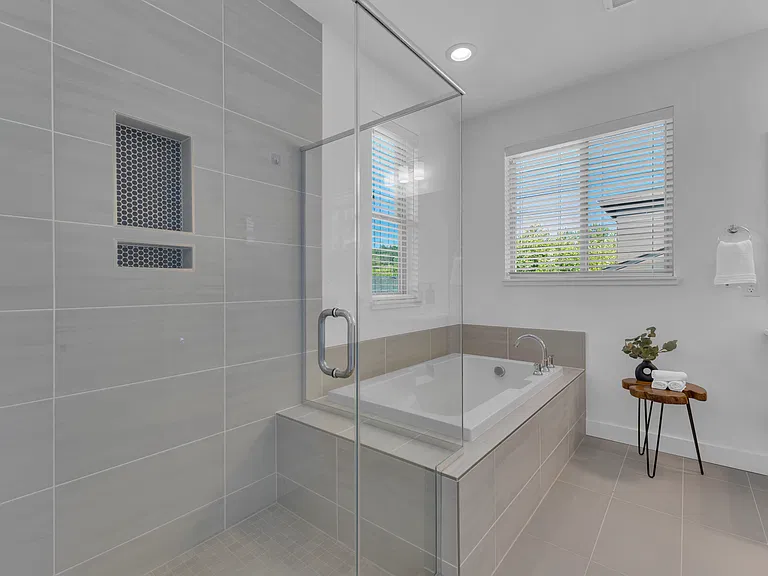 13511 SE 68th Pl — Photo 16