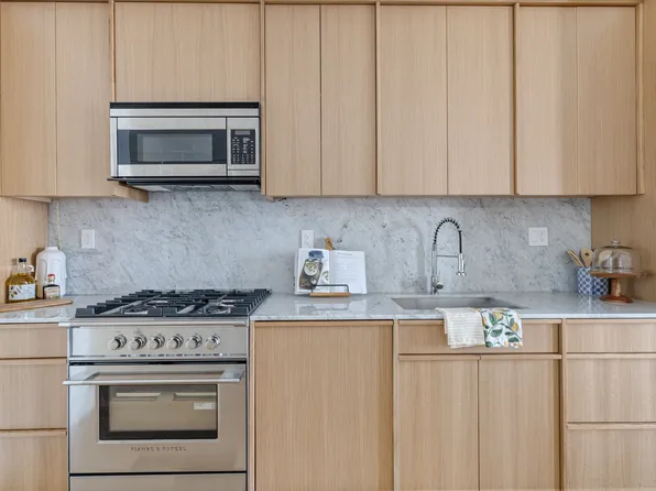 1174 Putnam Avenue image 6 of 13