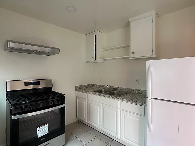 6006 Genoa St #5 — Photo 7