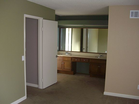 4th image of 1048 Calma Dr