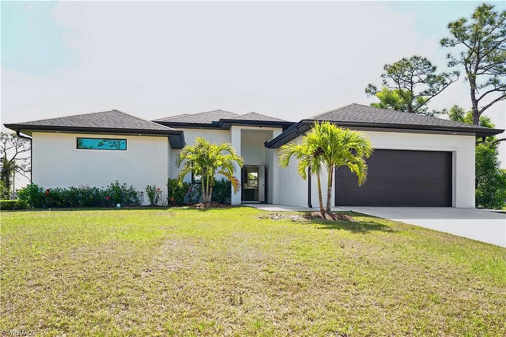 3 bed, 2.0 bath, 1887 sqft, $2,300 — Photo 1