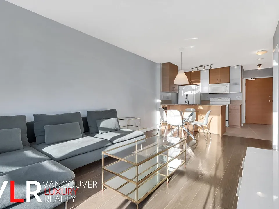 977 Mainland St #509