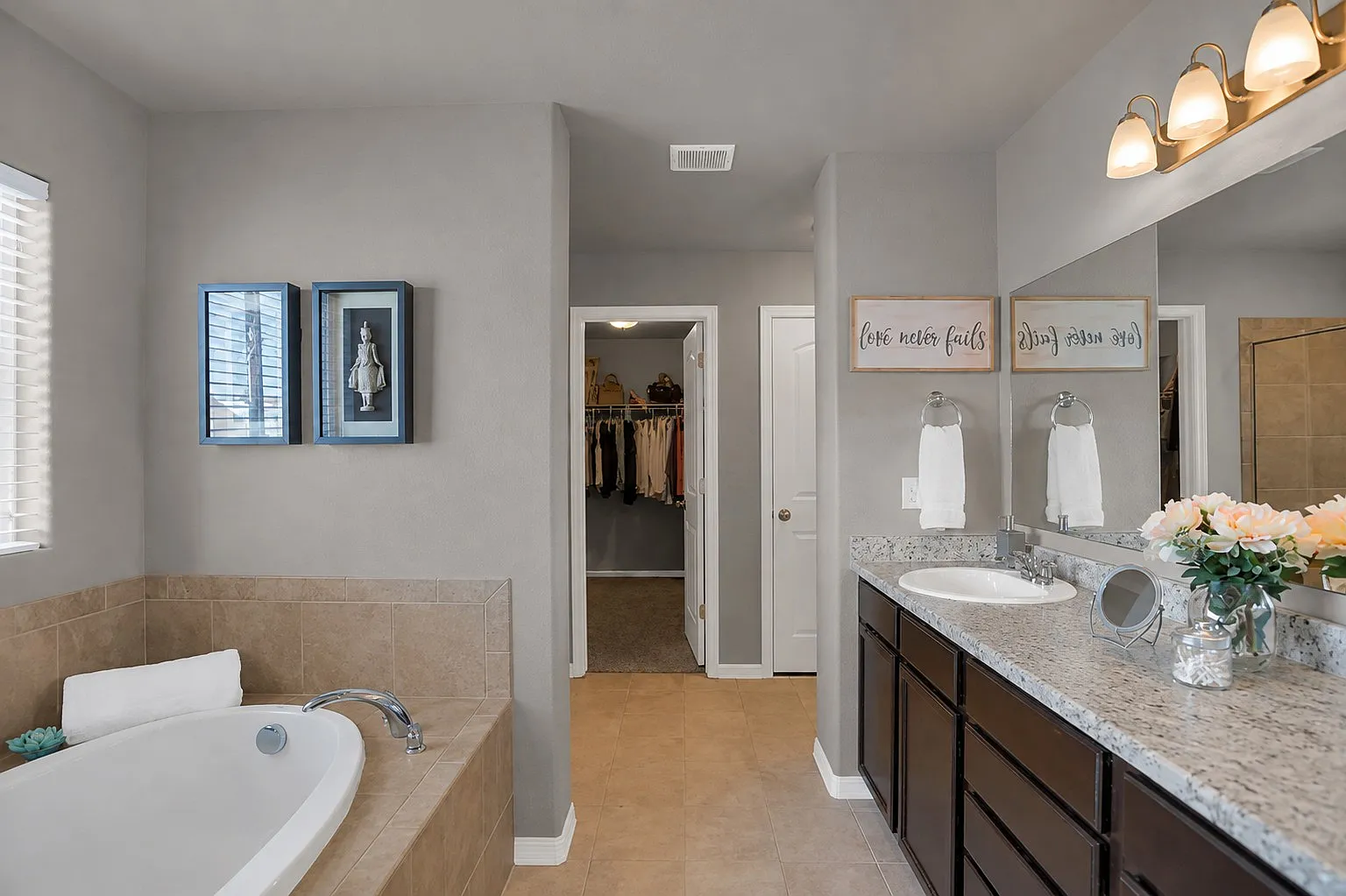 5 bed, 3.5 bath, 3827 sqft, $3,250 — Photo 4