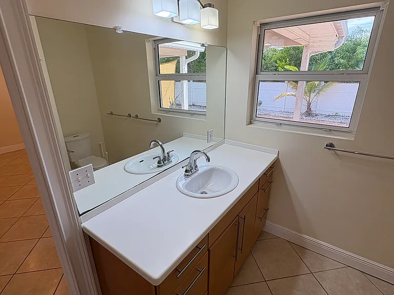 321 Avenue E #2 — Photo 9