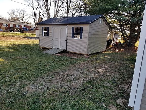 5th image of 165 Sunnyside Dr