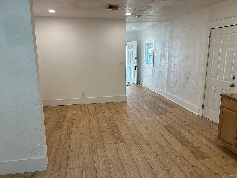 738 W Maple Ave #B — Photo 4