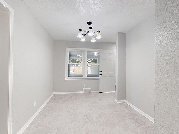 3rd image of 740 Orange Ave E