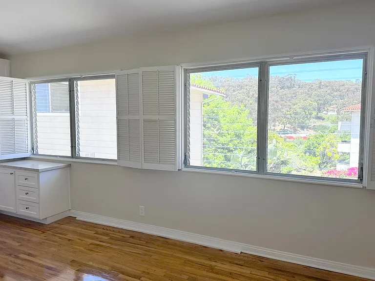 267 Palos Verdes Dr W #4 — Photo 6