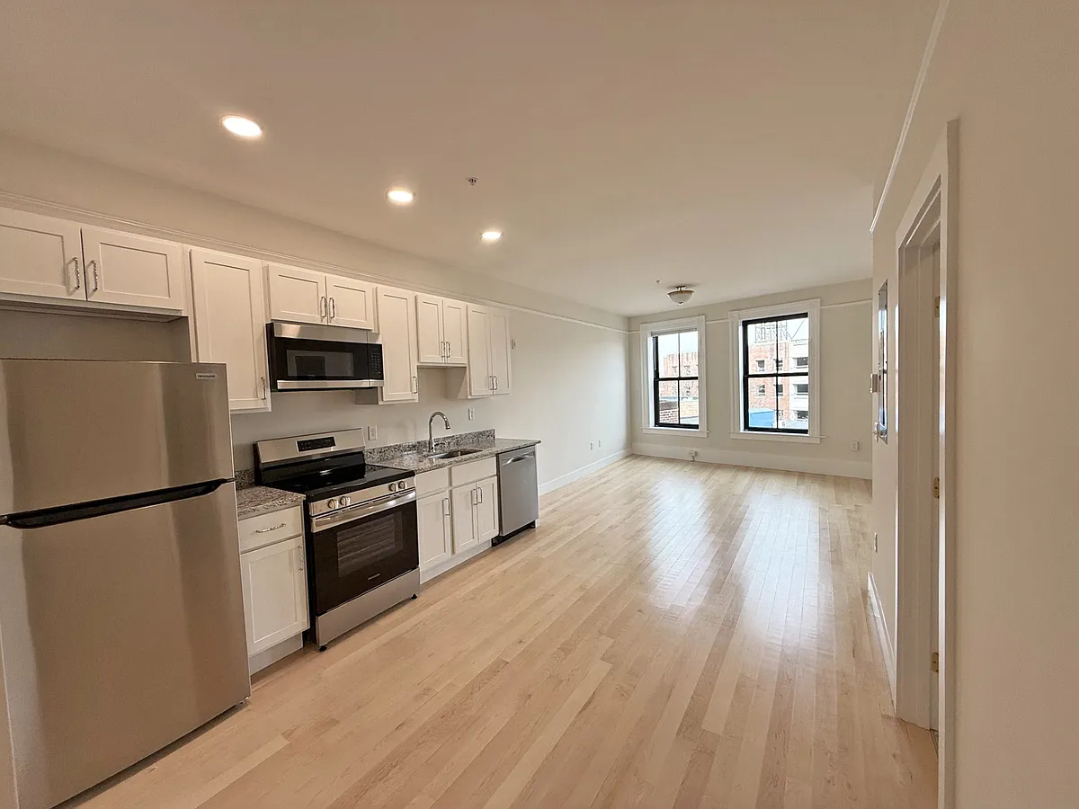 Building Photo - 105 Paige St #408