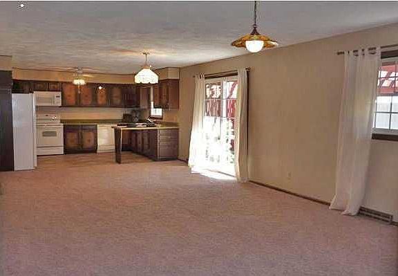 3rd image of 3118 Howard Dr