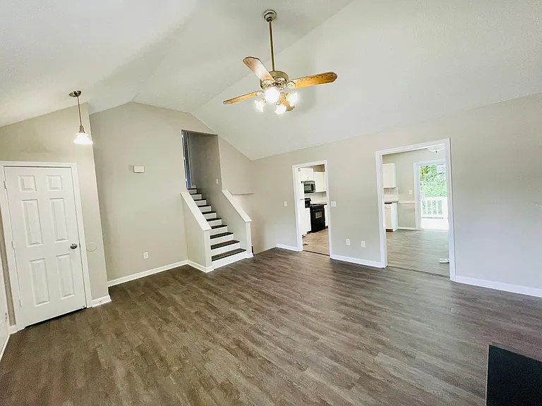 4215 New Towne Dr — Photo 2