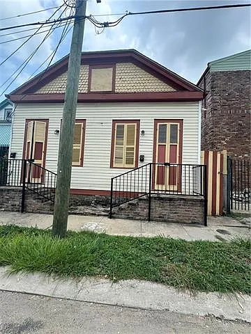2413 3rd St Photo 1