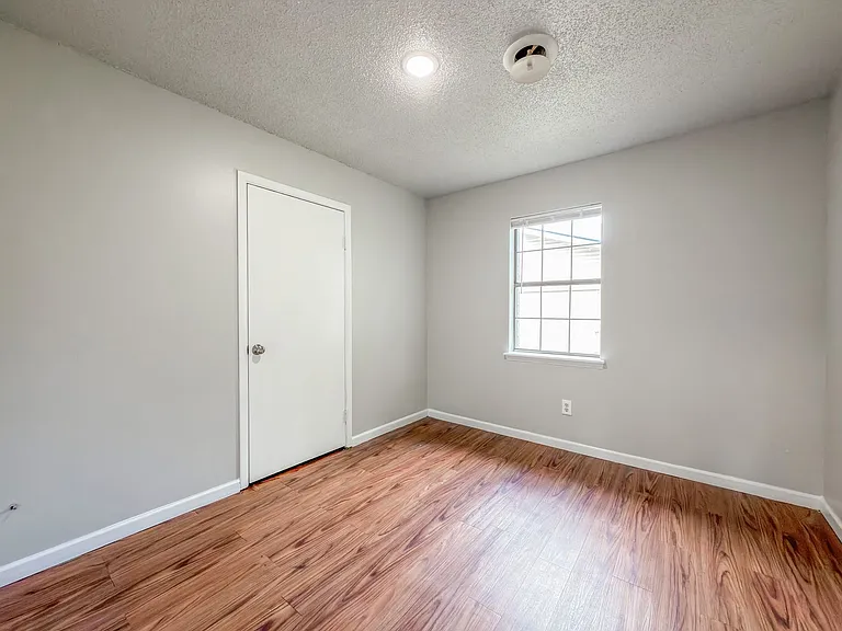 2802 Grinnell Ave — Photo 9