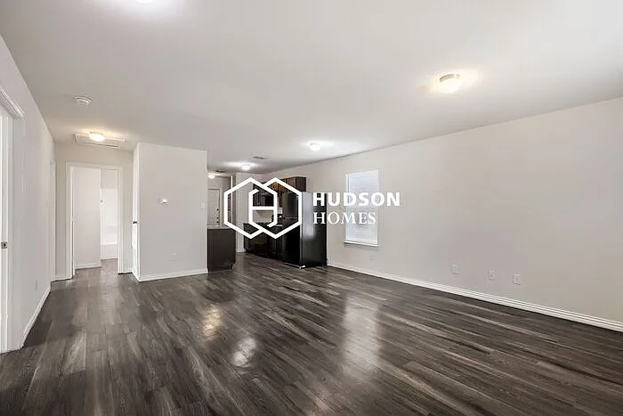 4303 Jamaica St — Photo 4