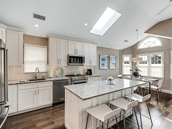 2nd image of 4310 Asbury Ave Floor 2