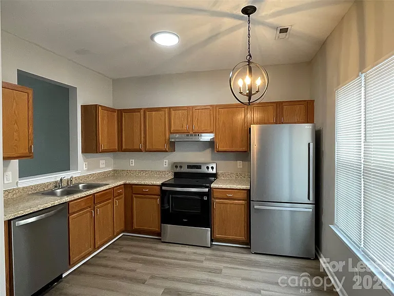 3129 Nevin Place Dr — Photo 3