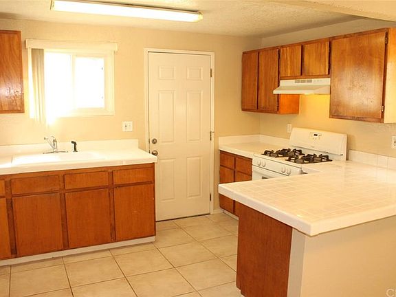 5th image of 235 E 48th St