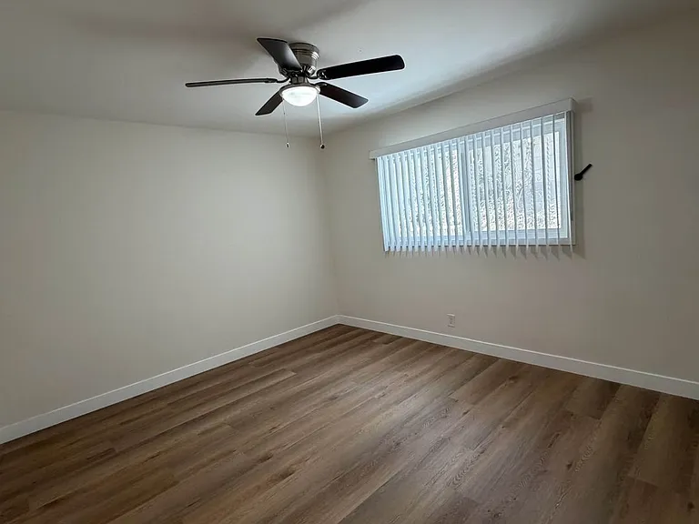 241 S Westlake Ave — Photo 10