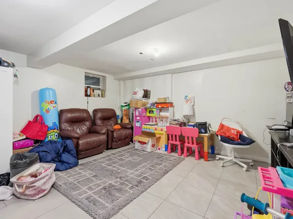 918 East 32nd Street image 16 of 24