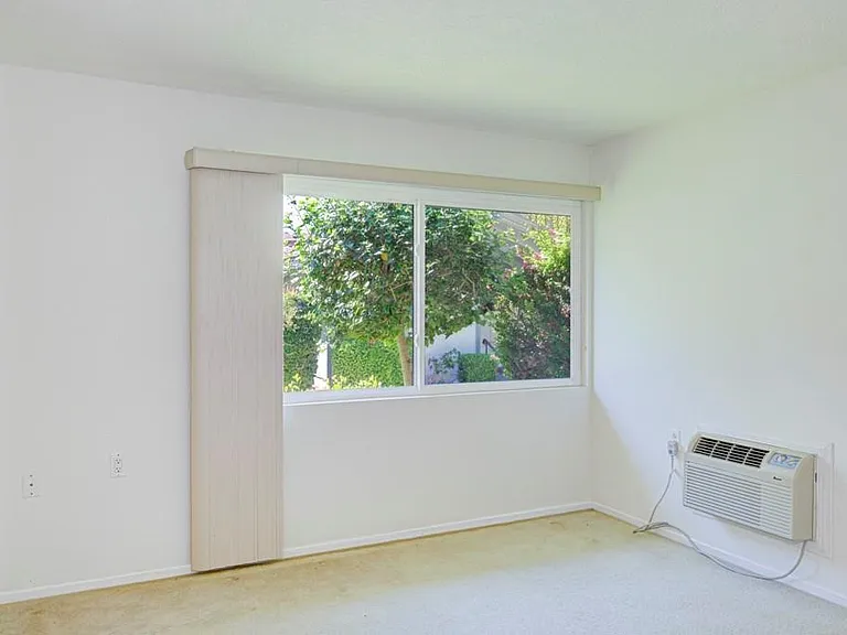 516 Calle Aragon #C — Photo 8