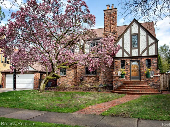 13316 Ludlow Ave, Huntington Woods, MI 48070