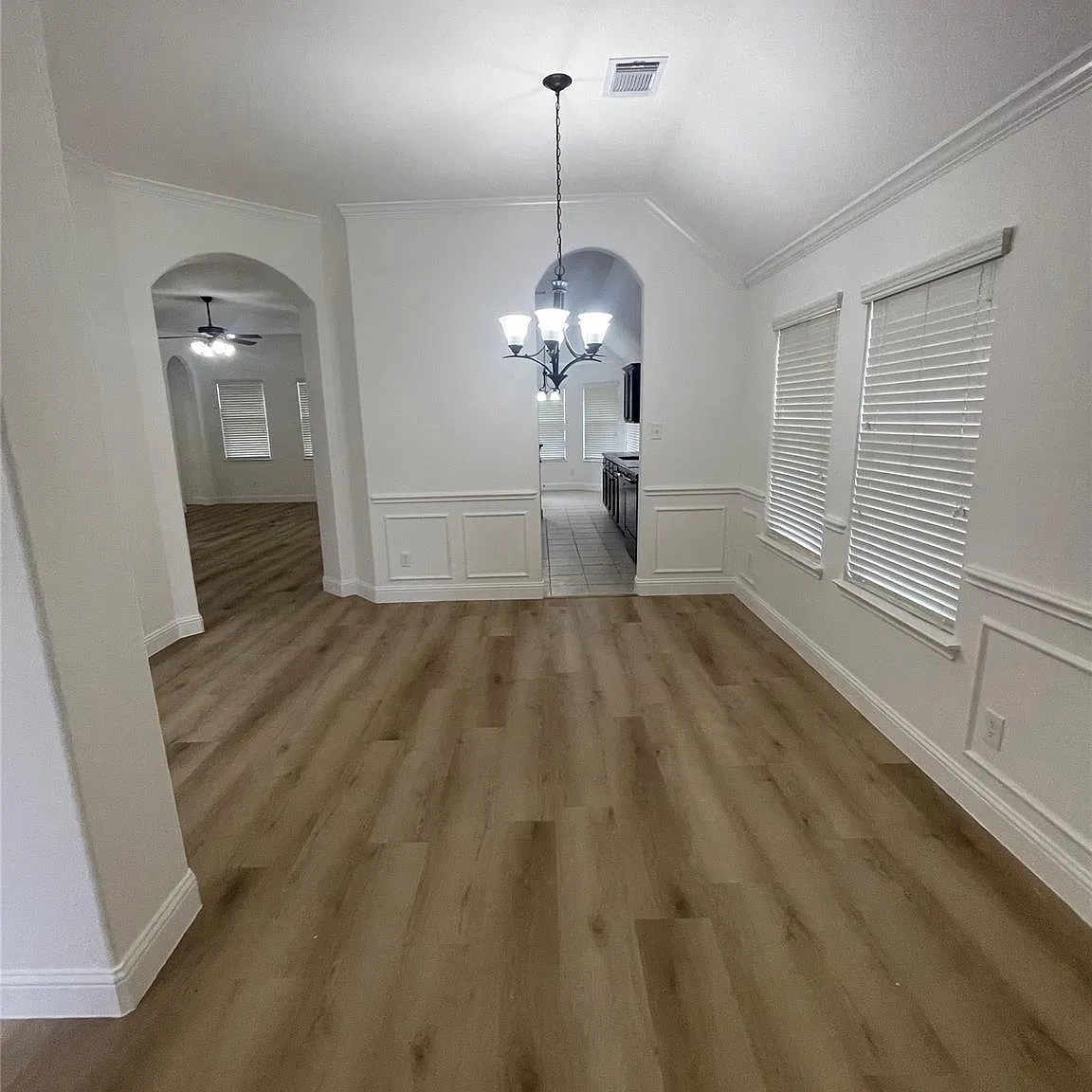 4 bed, 2.0 bath, 2226 sqft, $2,200 — Photo 3