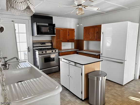 4th image of 13 Ice Plant Rd