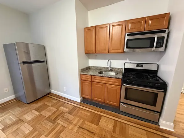 118-35 Metropolitan Avenue image 3 of 8