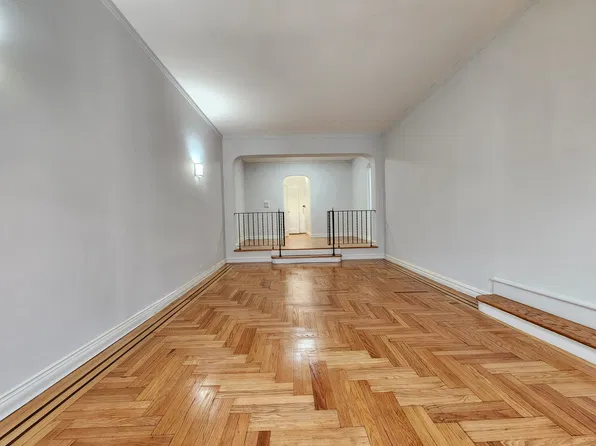 182 Bennett Avenue image 1 of 8