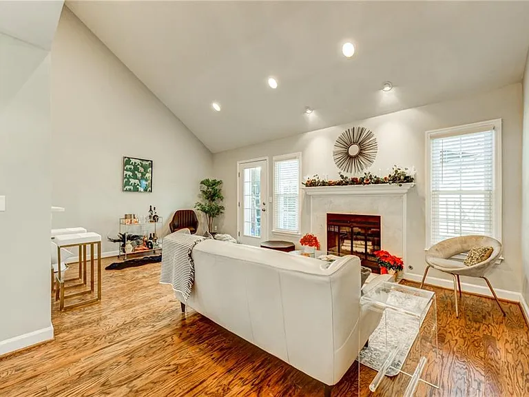 1302 Defoors Lndg NW — Photo 6
