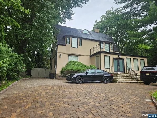 165 Leonia Ave, Leonia, NJ 07605