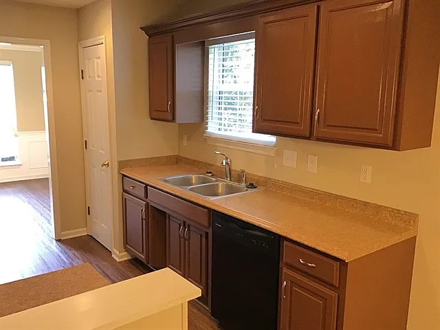 809 Briargrove Dr — Photo 2
