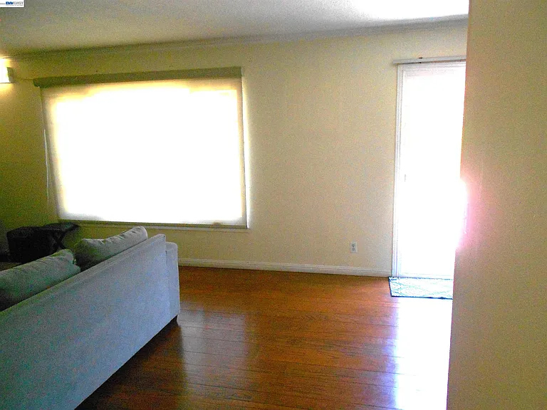 1257 Henderson Ln — Photo 4