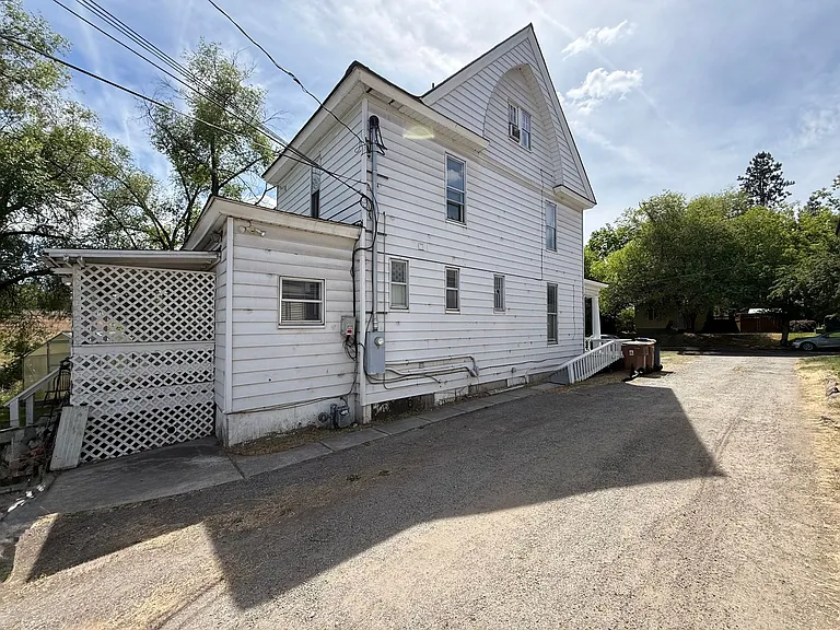 421 South Chestnut Street — Photo 3