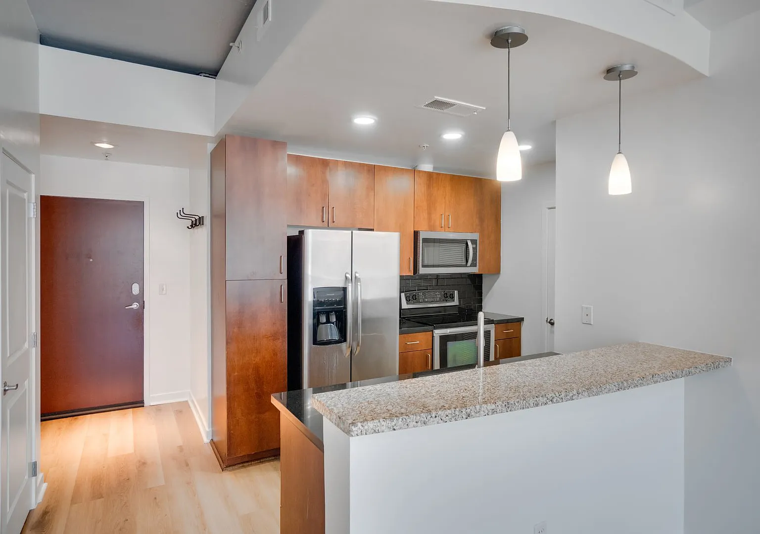 1/1 Studio Condo with Breathtaking Views at the Solaire at the Plaza, Downtown Orlando — Photo 3